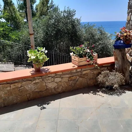 L'abbraccio Del Mare מונטקוריצ'ה
